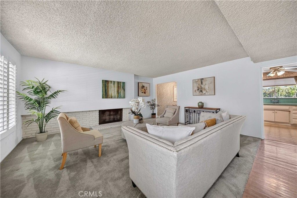 Image 7 of property listing at 19841 Marilla Street, Chatsworth, CA 91311