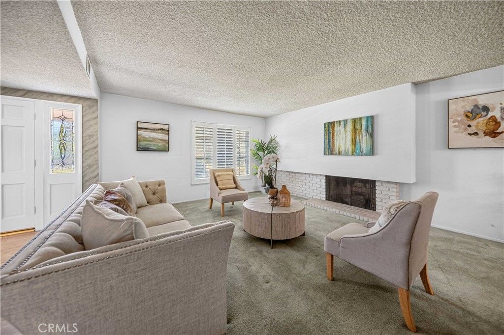 Image 9 of property listing at 19841 Marilla Street, Chatsworth, CA 91311