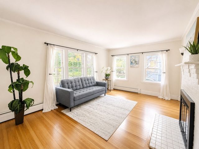 15 Woodbine Ter, Newton, MA 02466