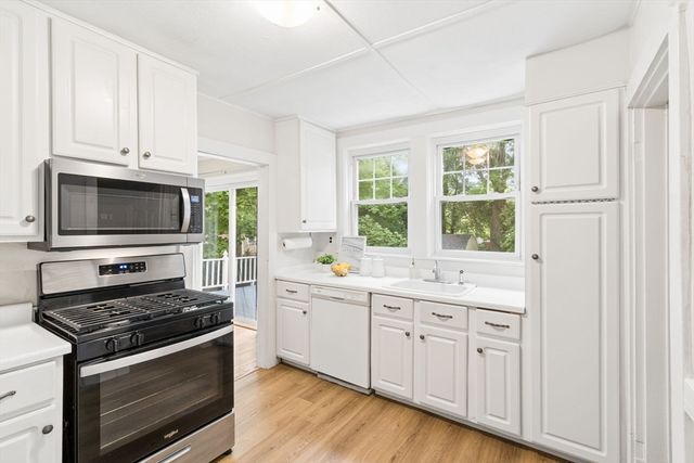 15 Woodbine Ter, Newton, MA 02466