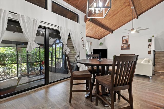 3812 NW 77th Ave, Davie, FL 33024