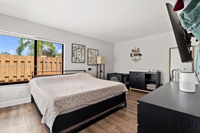 3812 NW 77th Ave, Davie, FL 33024