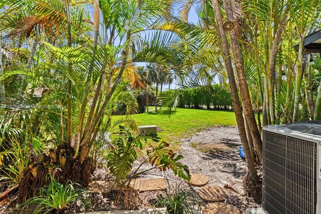 3812 NW 77th Ave, Davie, FL 33024