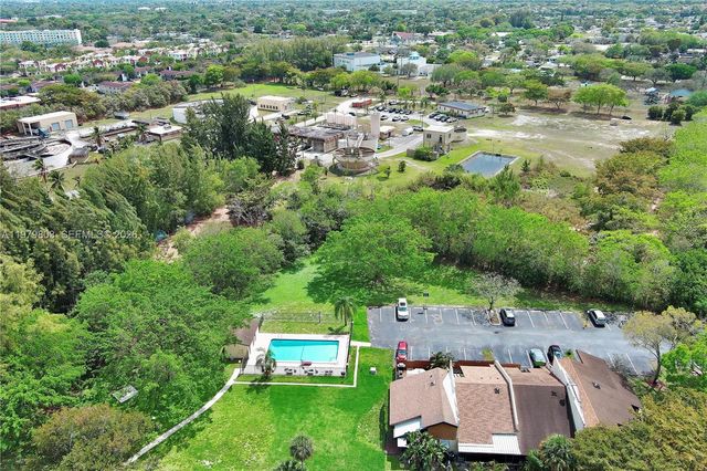 3812 NW 77th Ave, Davie, FL 33024