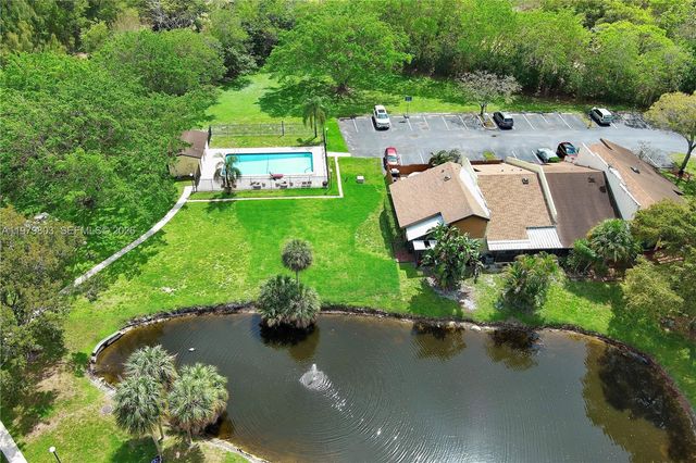 3812 NW 77th Ave, Davie, FL 33024