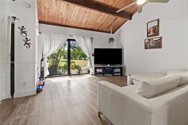 3812 NW 77th Ave, Davie, FL 33024