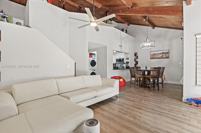 3812 NW 77th Ave, Davie, FL 33024