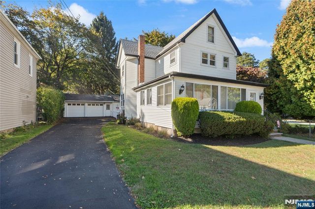 29 Leary Avenue, Bloomingdale, NJ 07403