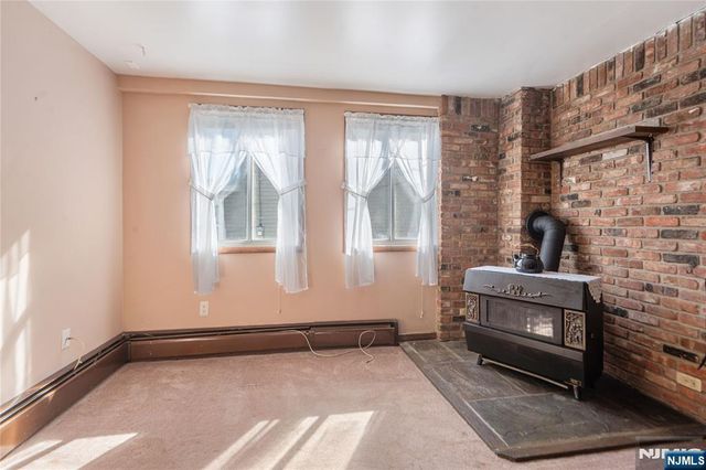 29 Leary Avenue, Bloomingdale, NJ 07403