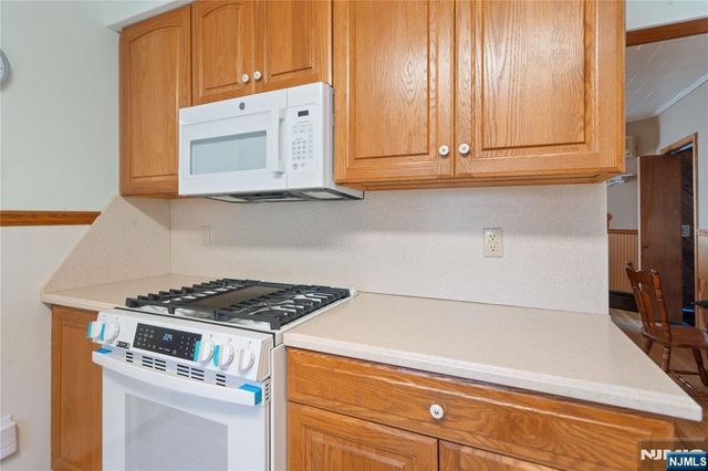 29 Leary Avenue, Bloomingdale, NJ 07403