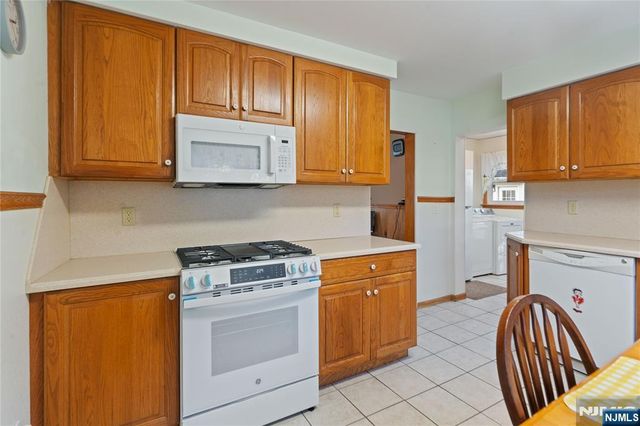 29 Leary Avenue, Bloomingdale, NJ 07403