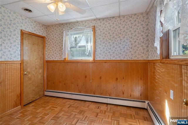 29 Leary Avenue, Bloomingdale, NJ 07403