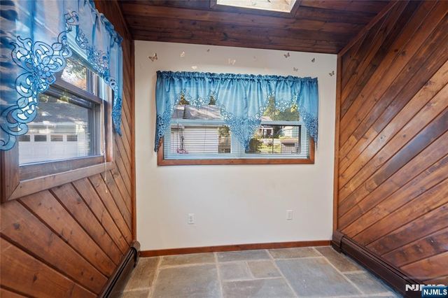 29 Leary Avenue, Bloomingdale, NJ 07403