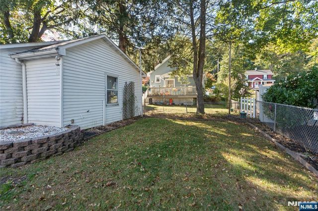 29 Leary Avenue, Bloomingdale, NJ 07403