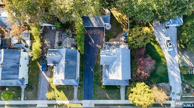 29 Leary Avenue, Bloomingdale, NJ 07403