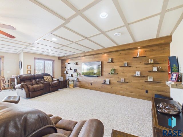 48190 268th St Street, Brandon, SD 57005