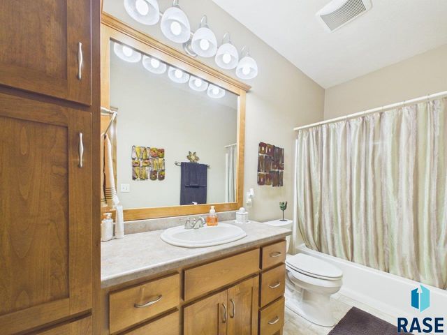 48190 268th St Street, Brandon, SD 57005