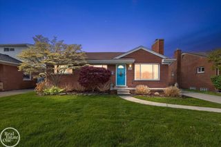 21720 Chalon Street, St Clair Shores, MI 48080