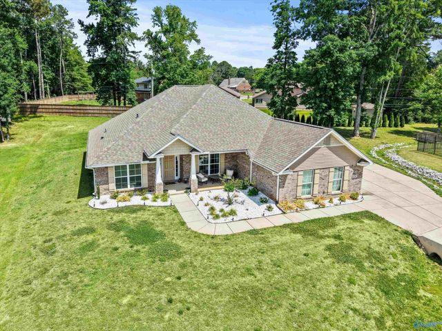 174 Summit Lakes Drive, Athens, AL 35613
