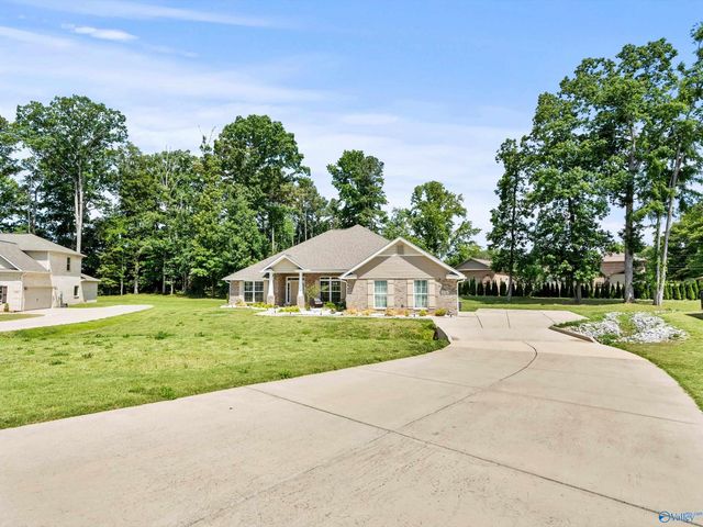 174 Summit Lakes Drive, Athens, AL 35613