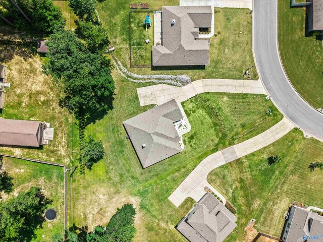 174 Summit Lakes Drive, Athens, AL 35613