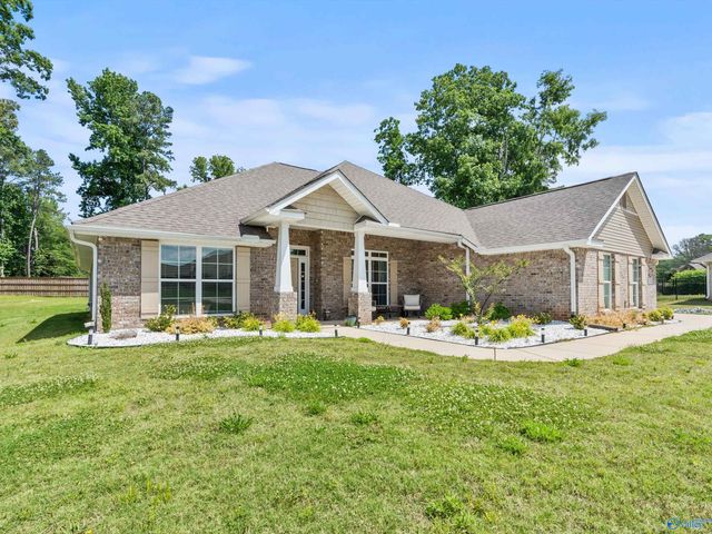174 Summit Lakes Drive, Athens, AL 35613