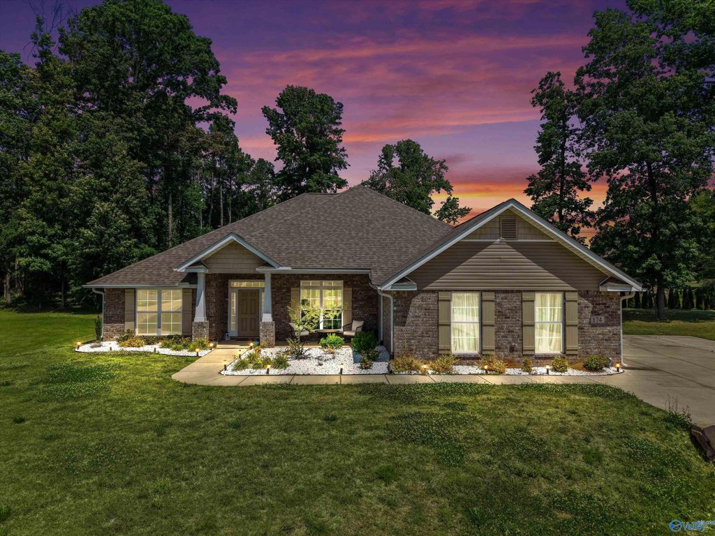 174 Summit Lakes Drive, Athens, AL 35613