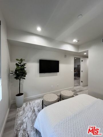 124 S Croft Avenue 402, Los Angeles, CA 90048