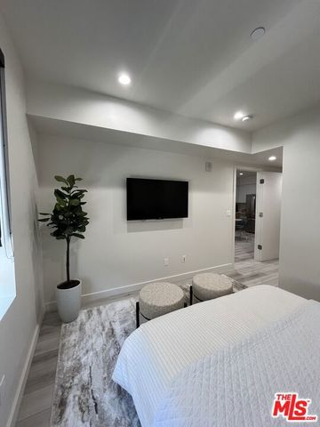 124 S Croft Avenue 402, Los Angeles, CA 90048