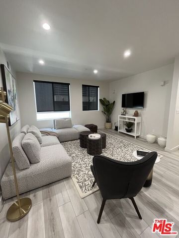 124 S Croft Avenue 402, Los Angeles, CA 90048