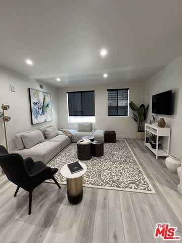 124 S Croft Avenue 402, Los Angeles, CA 90048