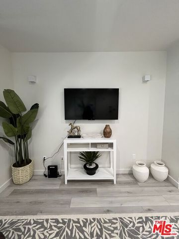 124 S Croft Avenue 402, Los Angeles, CA 90048