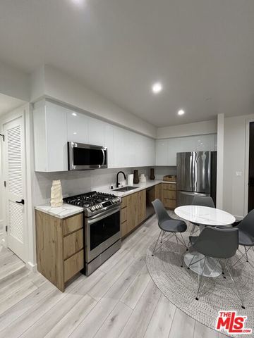 124 S Croft Avenue 402, Los Angeles, CA 90048
