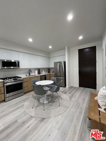 124 S Croft Avenue 402, Los Angeles, CA 90048