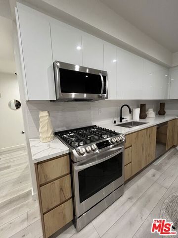 124 S Croft Avenue 402, Los Angeles, CA 90048