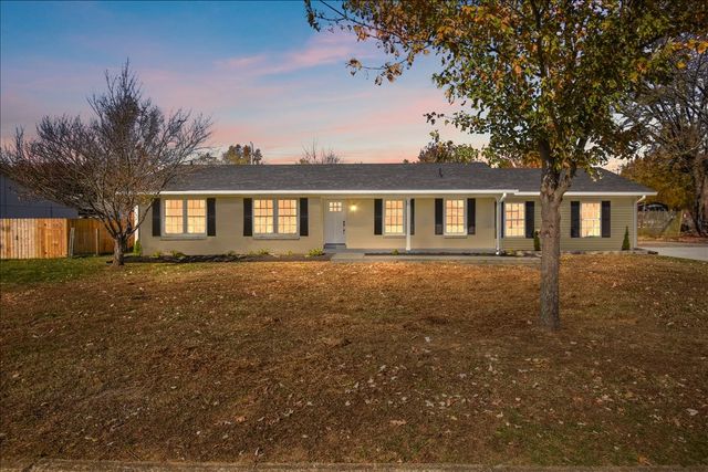 502 8th St, Lawrenceburg, TN 38464