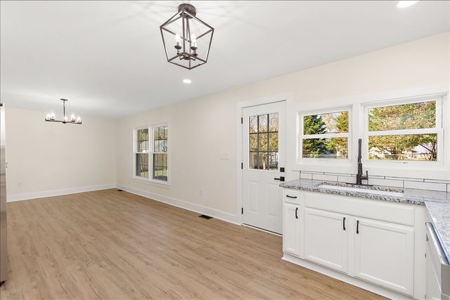 502 8th St, Lawrenceburg, TN 38464