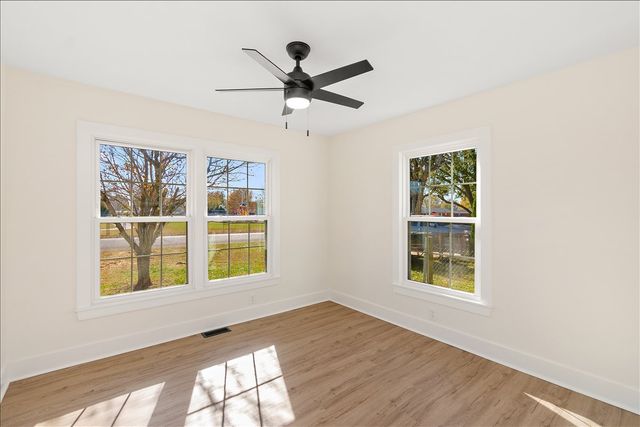 502 8th St, Lawrenceburg, TN 38464