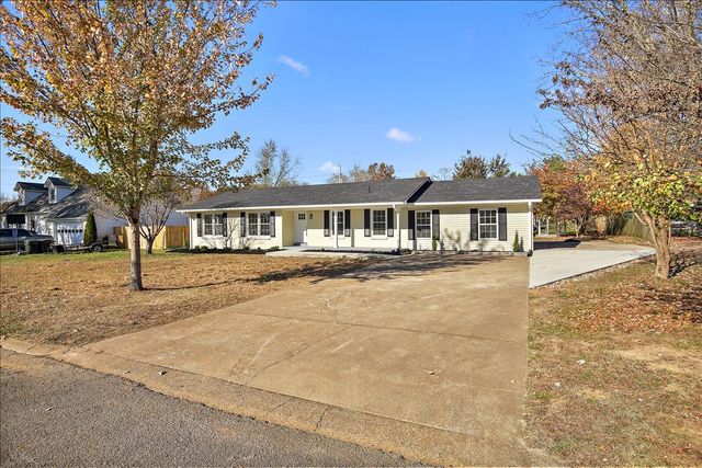 502 8th St, Lawrenceburg, TN 38464