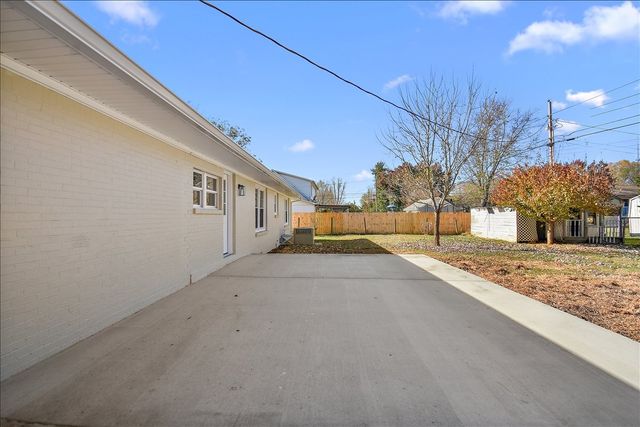 502 8th St, Lawrenceburg, TN 38464