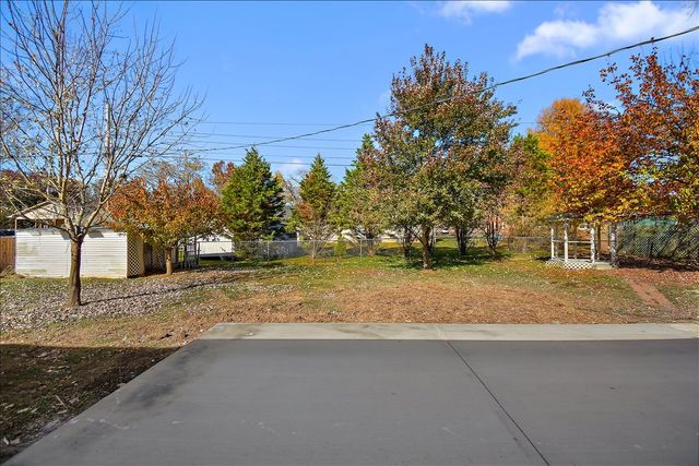 502 8th St, Lawrenceburg, TN 38464