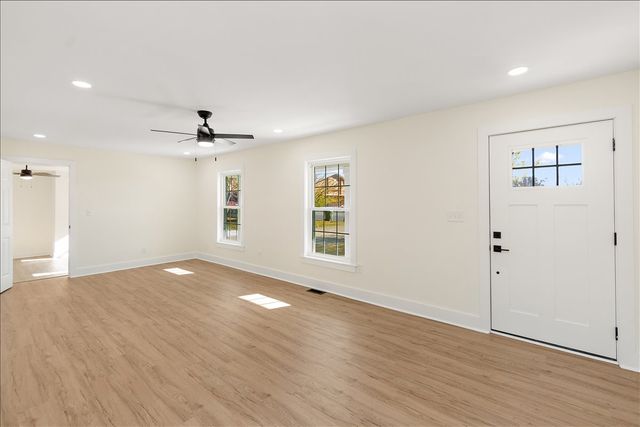 502 8th St, Lawrenceburg, TN 38464