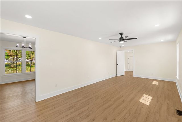 502 8th St, Lawrenceburg, TN 38464