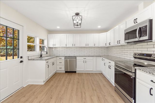 502 8th St, Lawrenceburg, TN 38464