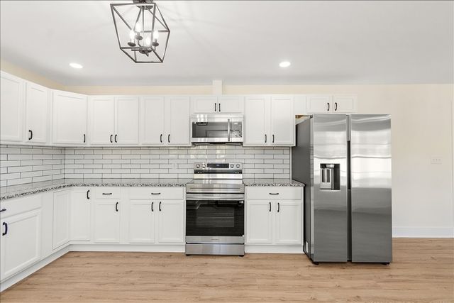 502 8th St, Lawrenceburg, TN 38464