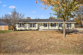 502 8th St, Lawrenceburg, TN 38464