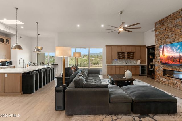 1816 E FORTUNE Drive, Phoenix, AZ 85086