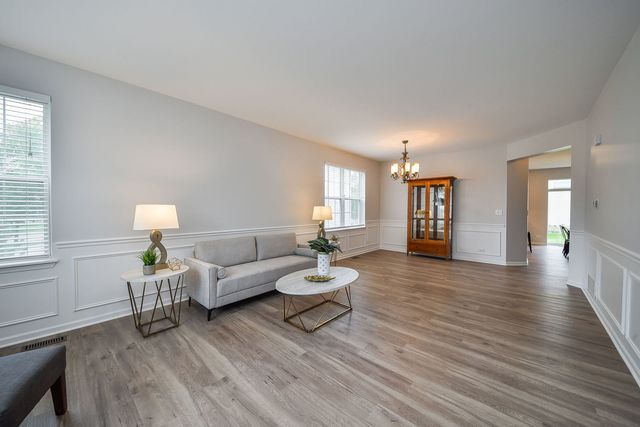 298 Fairhaven Drive, St. Charles, IL 60175
