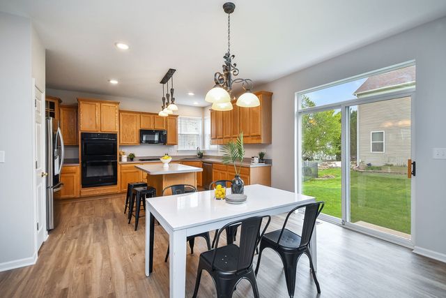 298 Fairhaven Drive, St. Charles, IL 60175