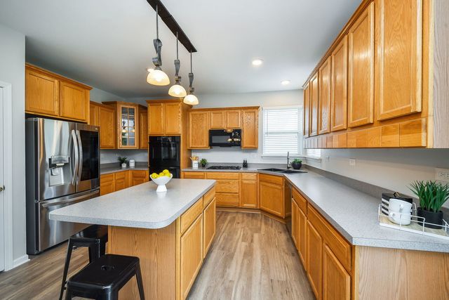 298 Fairhaven Drive, St. Charles, IL 60175